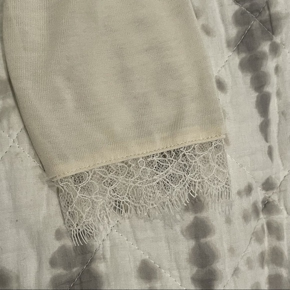 Express Relaxed Lace Pieced V-Neck Tee NWT S - Picture 7 of 11